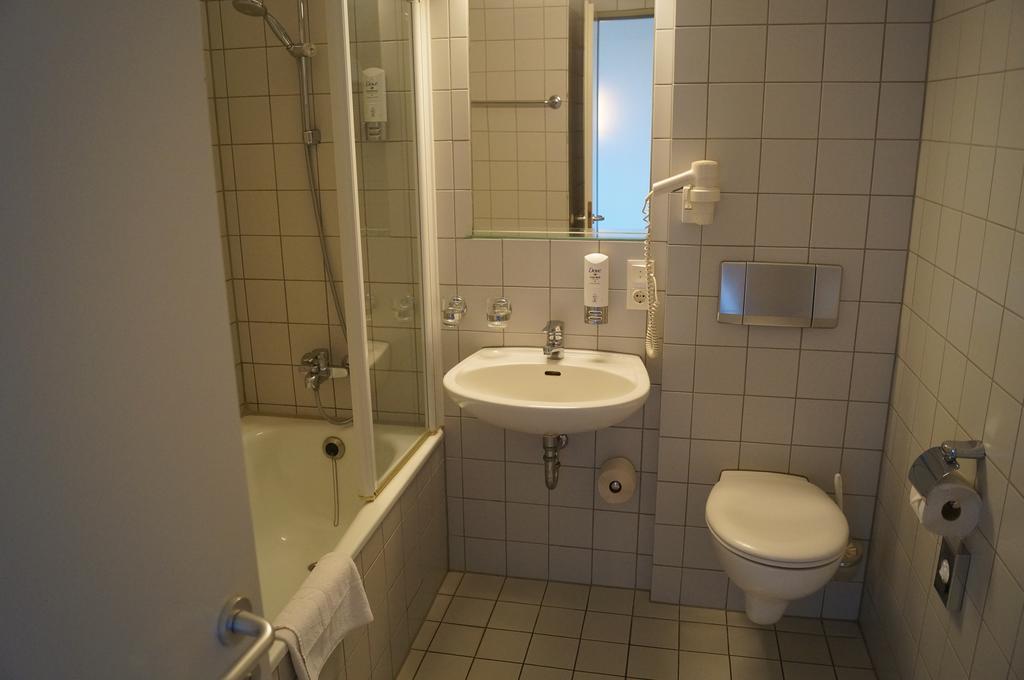 H24 Hoteltow Habitación foto